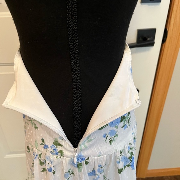 Women’s white and blue floral peasant boho tiered ruffle pull on skirt. Medium - Picture 5 of 15